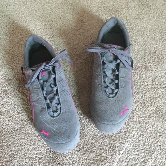 AUTHENTIC Pumas