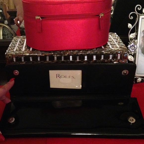 ROFLS. CLUTCH PURSE..
