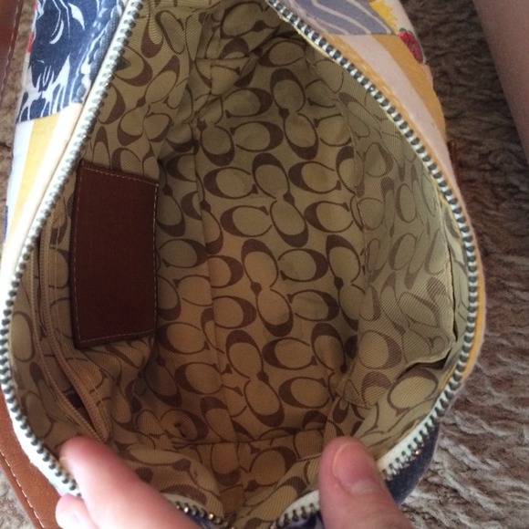 Authentic coach purse - Picture 2 of 3