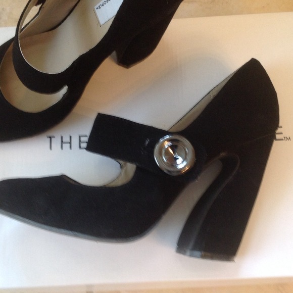 🌺Cool People Black Suede Heels🌺 - Picture 2 of 3