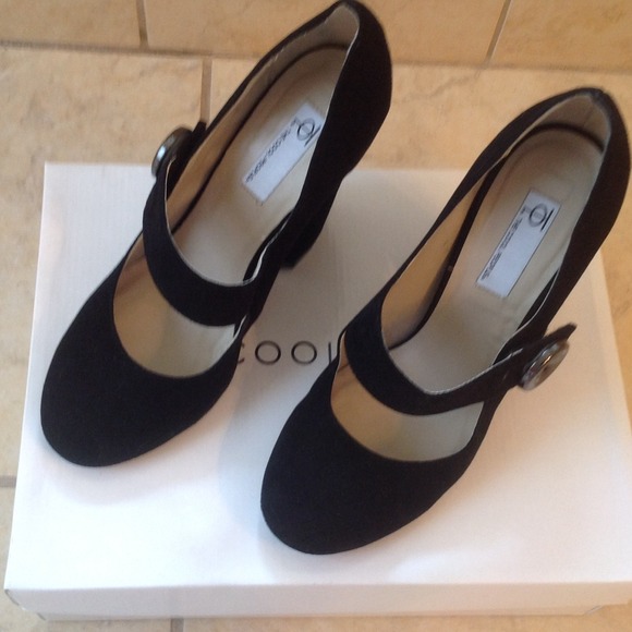 🌺Cool People Black Suede Heels🌺 - Picture 3 of 3