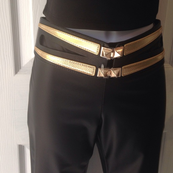 Belt stretch - Picture 2 of 3