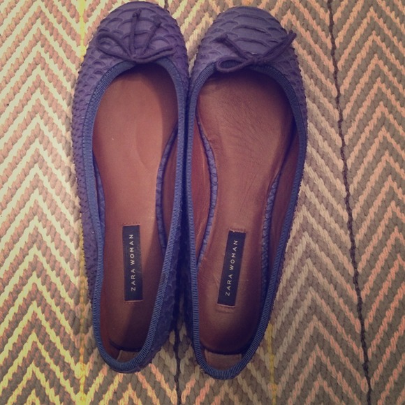 ZARA blue snake leather flats!!