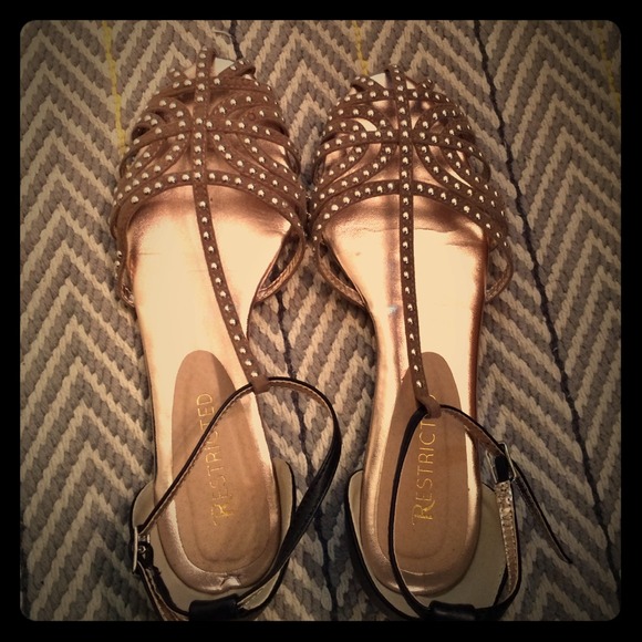 Restricted gladiator flats