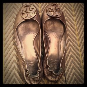 Authentic Tory Burch Reva silver flats!!