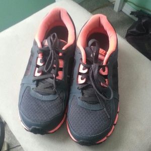 *GREAT CONDITION* NIKE SNEAKERS