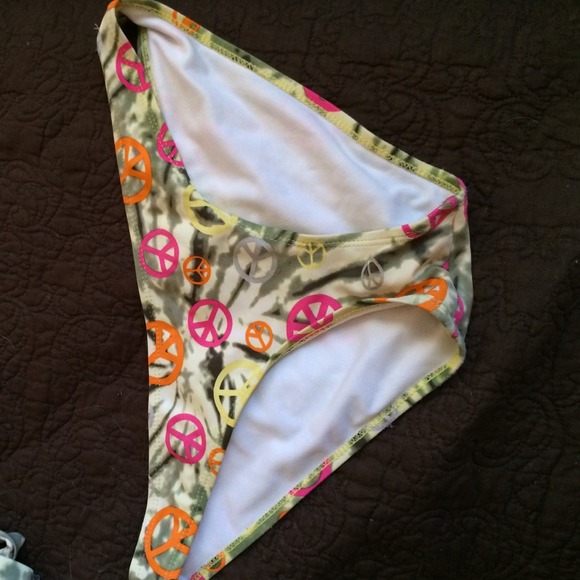 👙Peace Bikini 👙 - Picture 2 of 3
