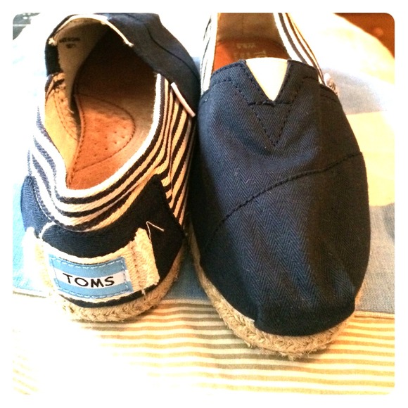 Brand new authentic University Navy Rope Sole TOMS