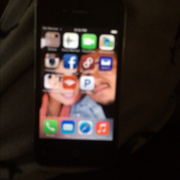 iPhone 4 - Picture 2 of 2