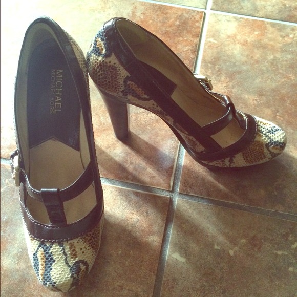 *Final Sale Price* Michael Kors Heels
