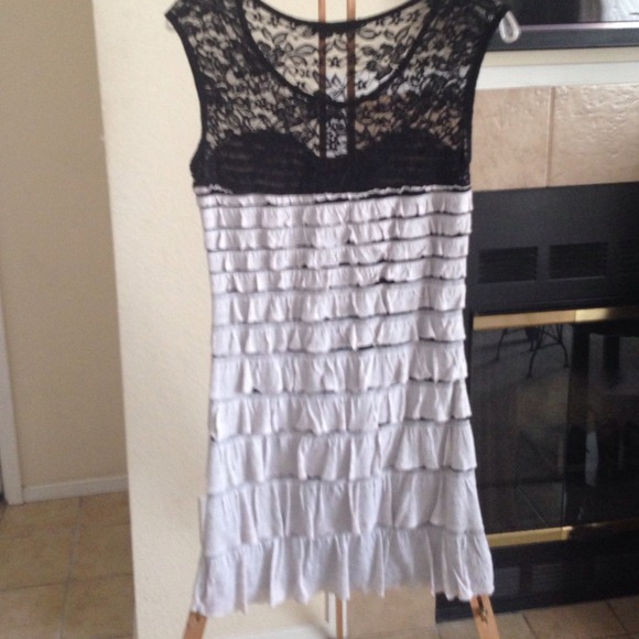 Holding for Candykissa143 ARDEN B. Dress - Picture 4 of 4
