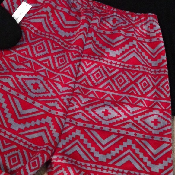 *SOLD*Tribal print leggings - Picture 2 of 4
