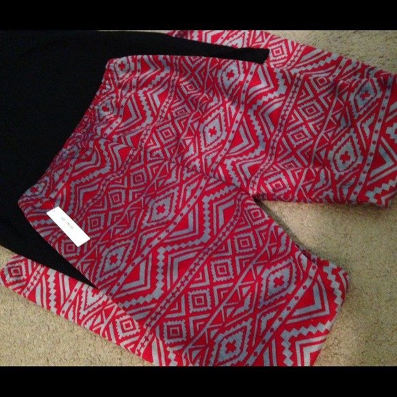 *SOLD*Tribal print leggings - Picture 3 of 4