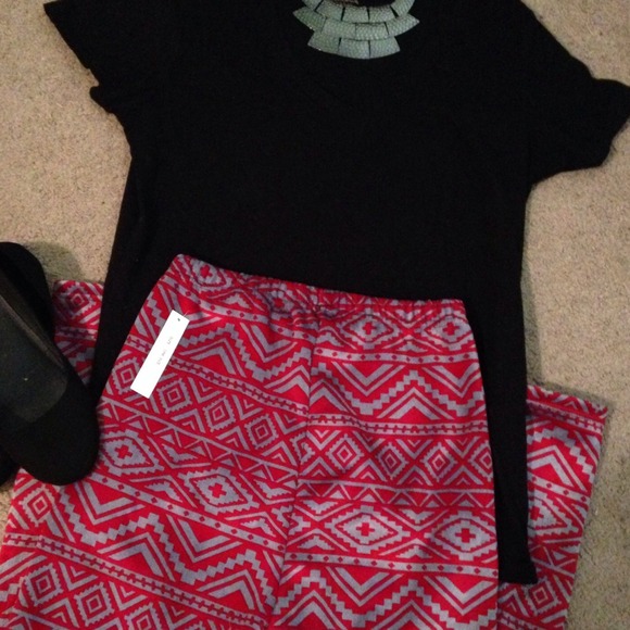 *SOLD*Tribal print leggings - Picture 4 of 4