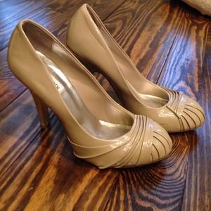 Classic nude pumps!!!