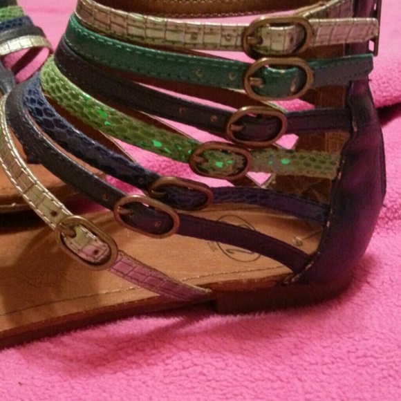 Sandles - Picture 2 of 4