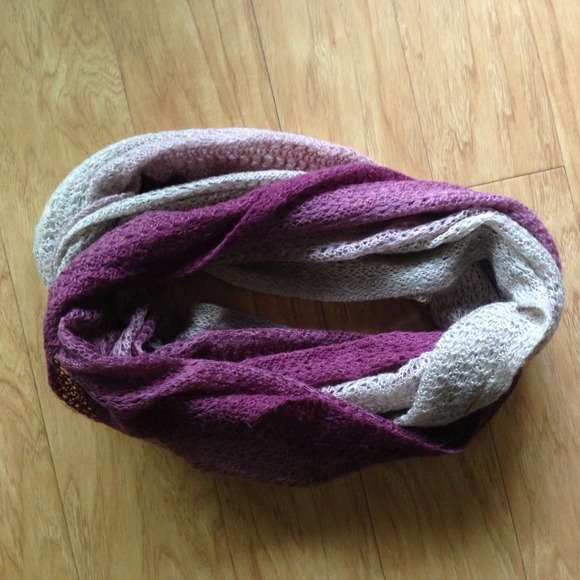 Ombré infinity scarf from Paris - Picture 2 of 3