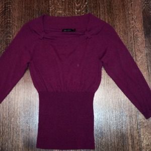 Maroon sweater with 3/4 length sleeves