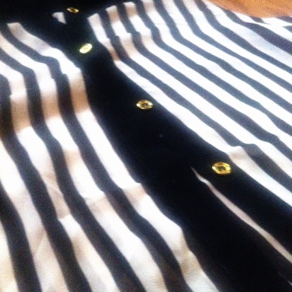 B&W Striped top - Picture 3 of 3