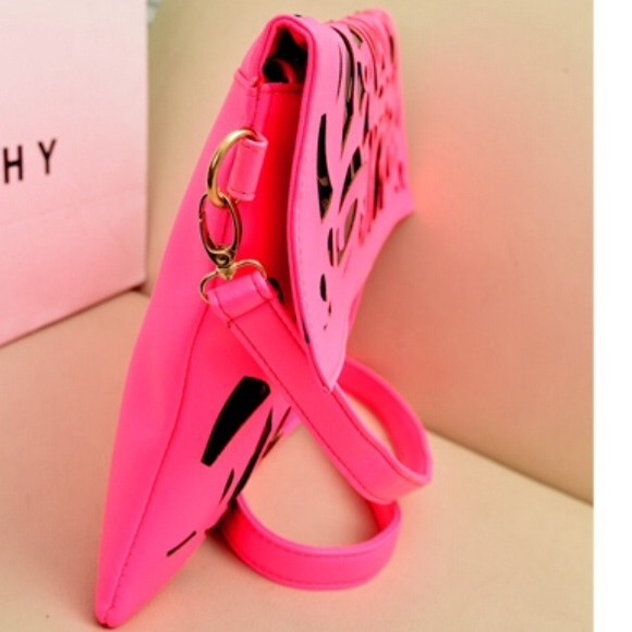 ⛔️SOLD!⛔️HOT PINK Large Envelope Clutch! - Picture 3 of 4