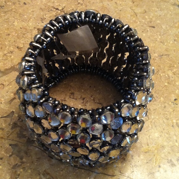 ⭐⭕️sold⭕️ Bling Bracelet⭐️ - Picture 2 of 3