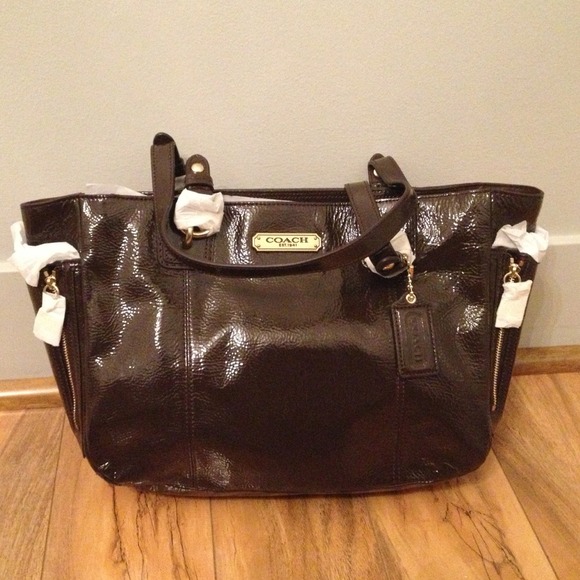 Coach Gallery Patent Zipper Tote Brown