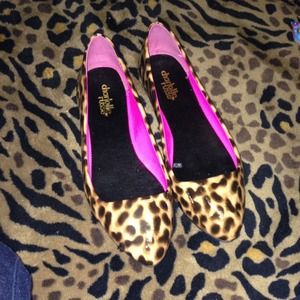 🚫TRADED🚫 Cheetah Flats