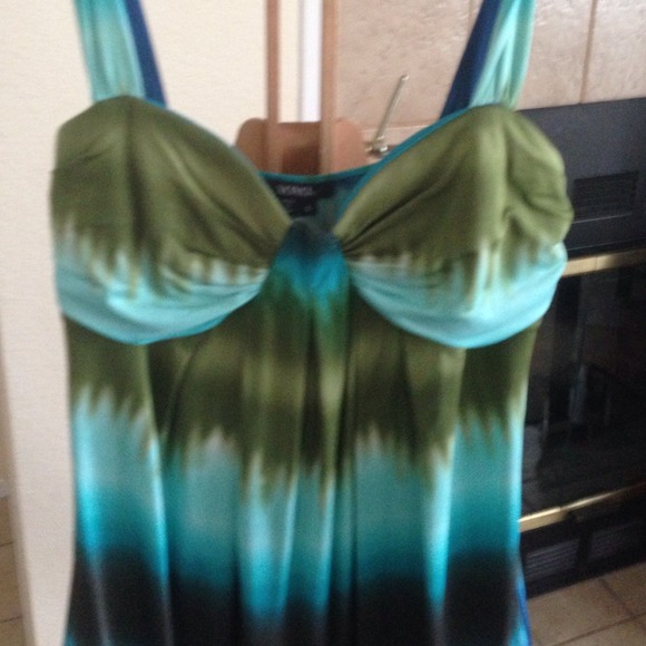 Holding β¬οΈοΈοΈREDUCED πHost Pick Dress Size-S ππ - Picture 2 of 4