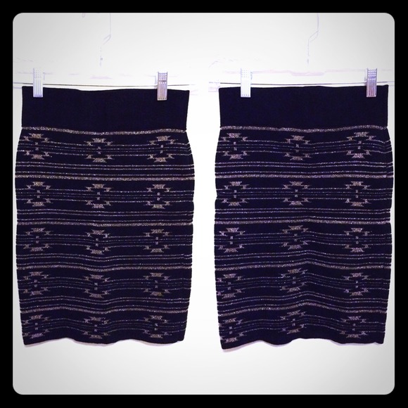 Tight-fitting sweater mini skirt (size s)