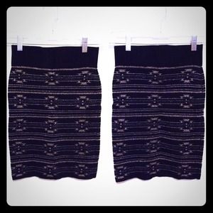 Tight-fitting sweater mini skirt (size s)