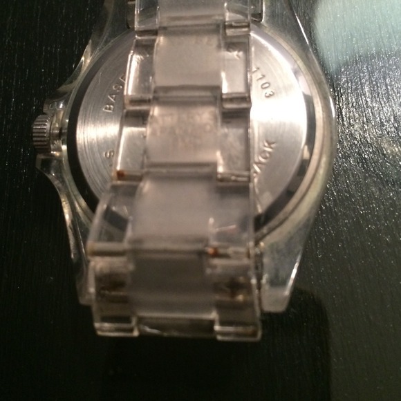 Watch🕝 - Picture 2 of 3