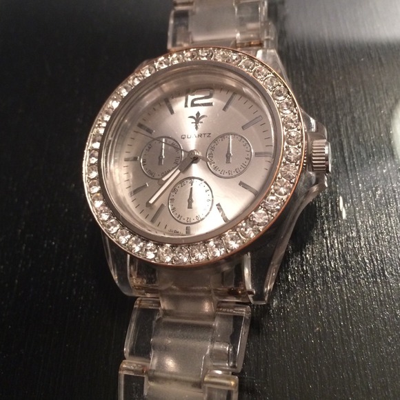 Watch🕝 - Picture 3 of 3