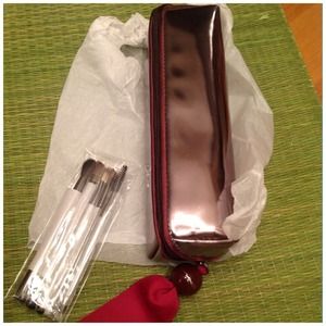 MAC HOLIDAY BRUSH SET W/BAG