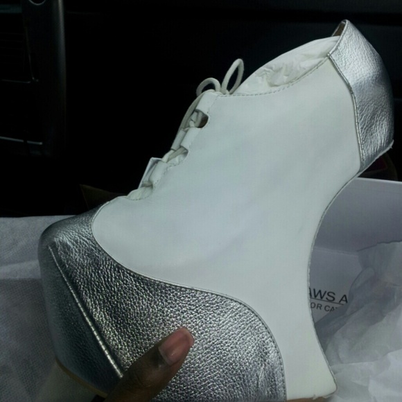 Shoes - Picture 3 of 4