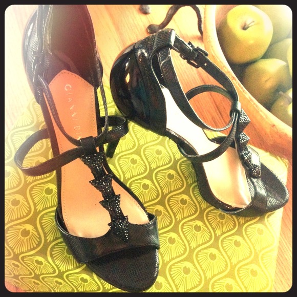 GIANNI BINI BLACK HEELS!