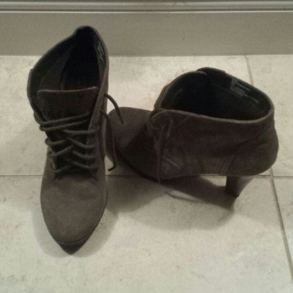 Olive green Suede BOOTIES