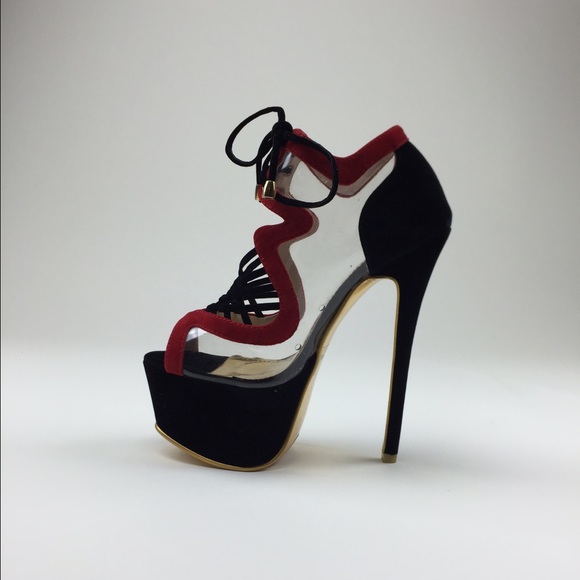 Clara - Picture 4 of 5