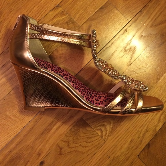 Additional pictures of wedge VC shoes