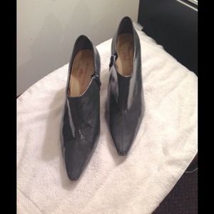 ANNE KLEIN iFlex Ladies gray shoe/bootie