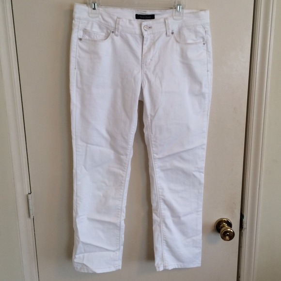 ❌SOLD❌ White House Black Market Cropped Jeans