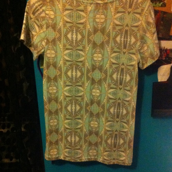 V neck - Picture 2 of 2