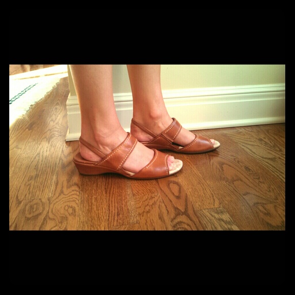 pikolinos camel leather sandals