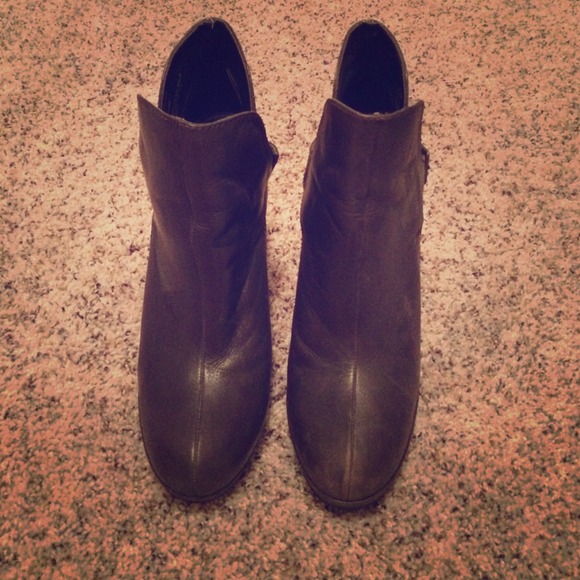 Vera Wang ankle boots