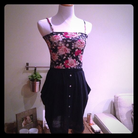 Nice fitted cotton summer dress, never used!