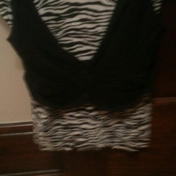 Wild Zebra Tshirt with attitude by Miley Cyrus m - Picture 2 of 3