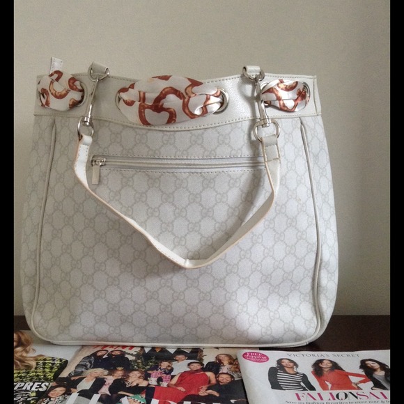 Handbag - Picture 2 of 2