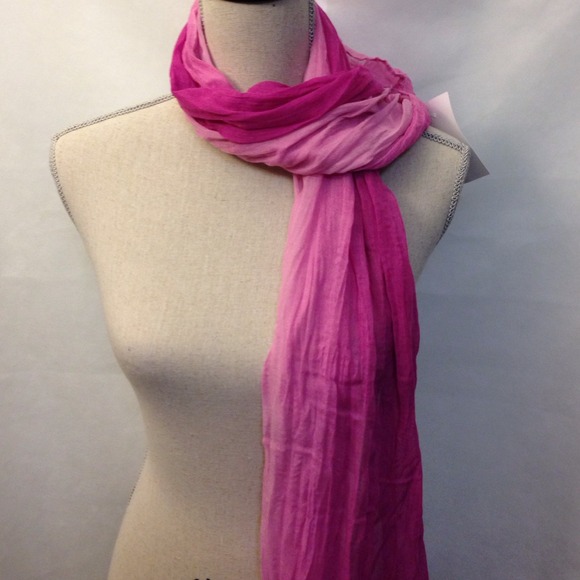 🔥SUPER SALE ! NWT STUNNING Multi-tone Pink Scarf. - Picture 4 of 4