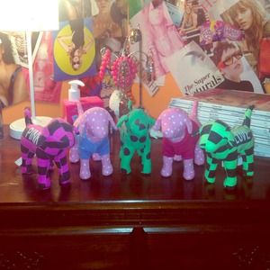 Collection of 5 VS Pink Mini Dogs🐶