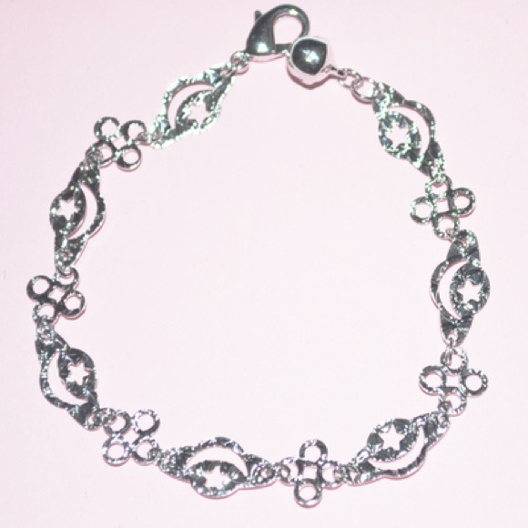 Simple pretty white gold filled bracelet