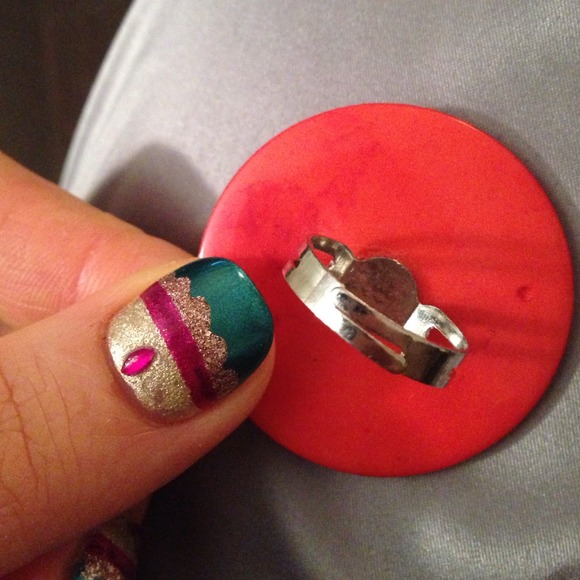 Oversized red button ring - Picture 3 of 3